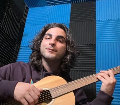 Sebastian is a piano voice and guitar teacher in San Diego