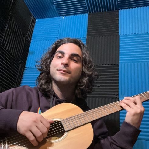 Sebastian is a piano voice and guitar teacher in San Diego