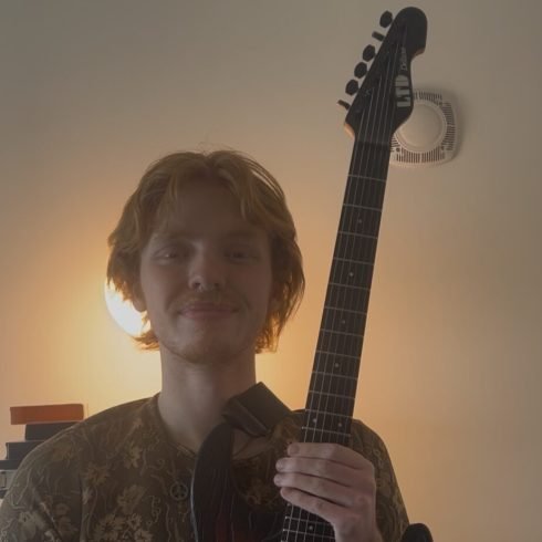 Desmond Burge, professional music instructor offering in-home piano, voice, and guitar lessons in Provo, Utah.